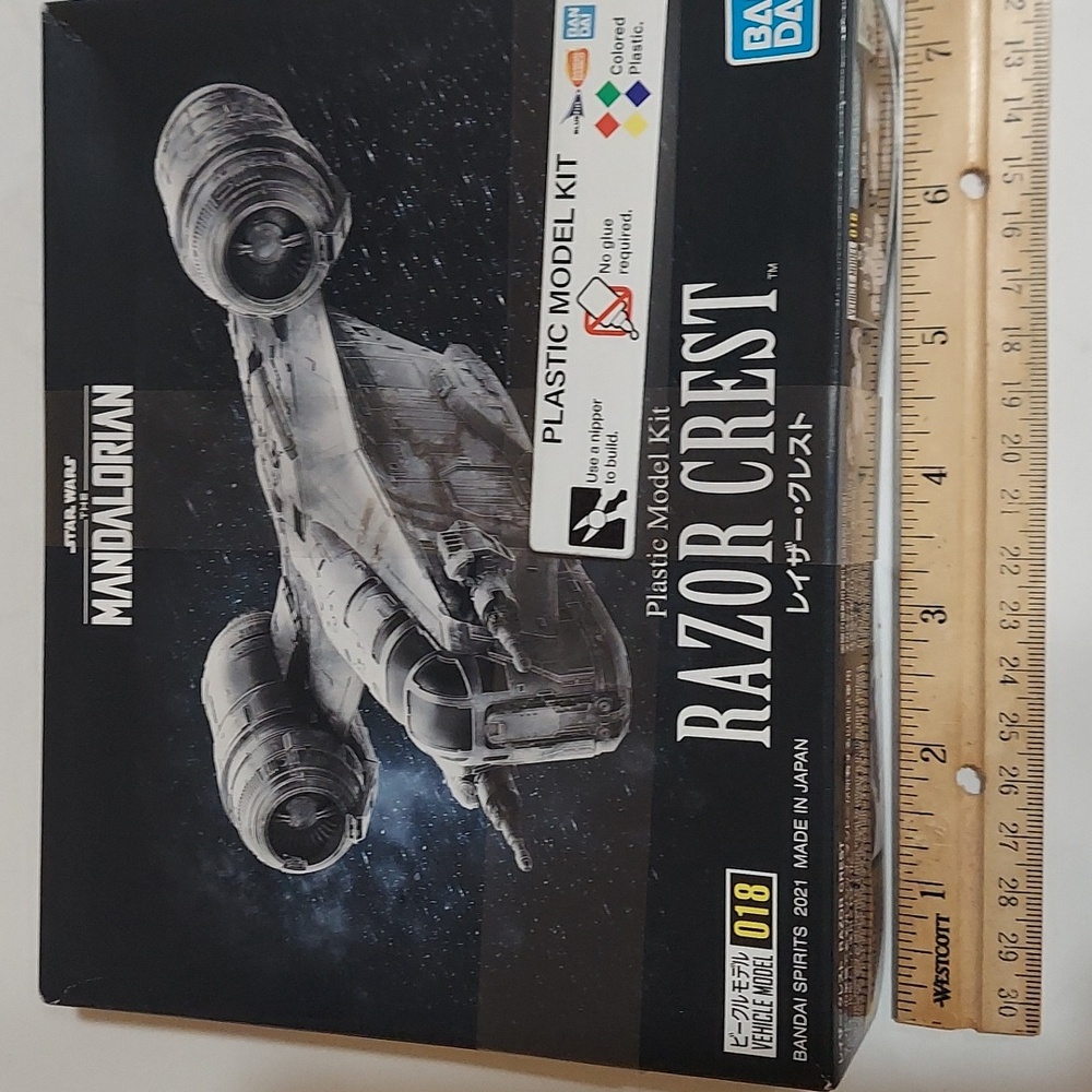 Bandai star wars the mandalorian  plastic model razor crest 2021 made in japan.